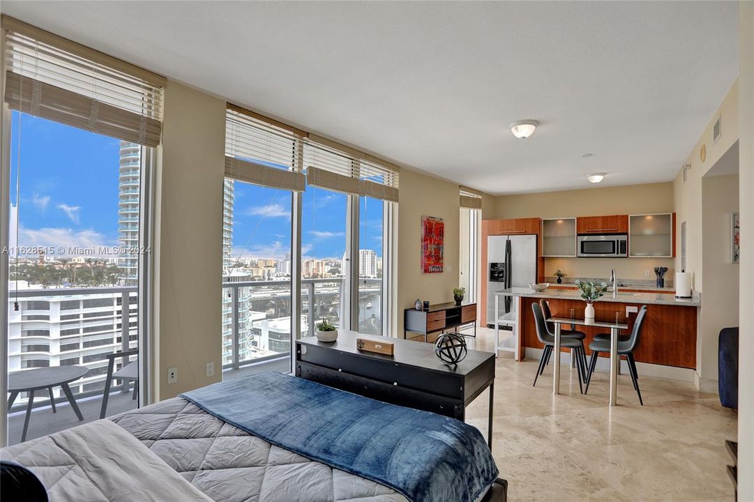 Recently Rented: $2,550 (0 beds, 1 baths, 580 Square Feet)