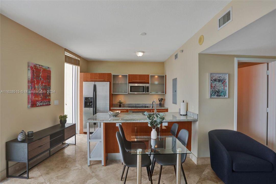 Recently Rented: $2,550 (0 beds, 1 baths, 580 Square Feet)