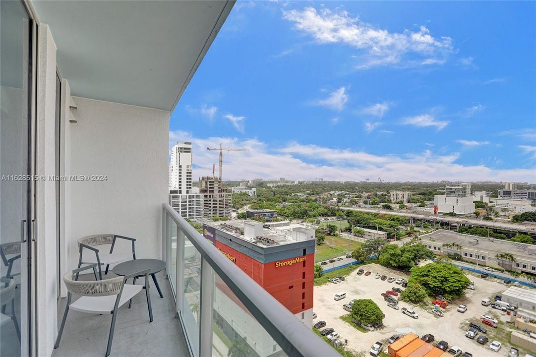 Recently Rented: $2,550 (0 beds, 1 baths, 580 Square Feet)