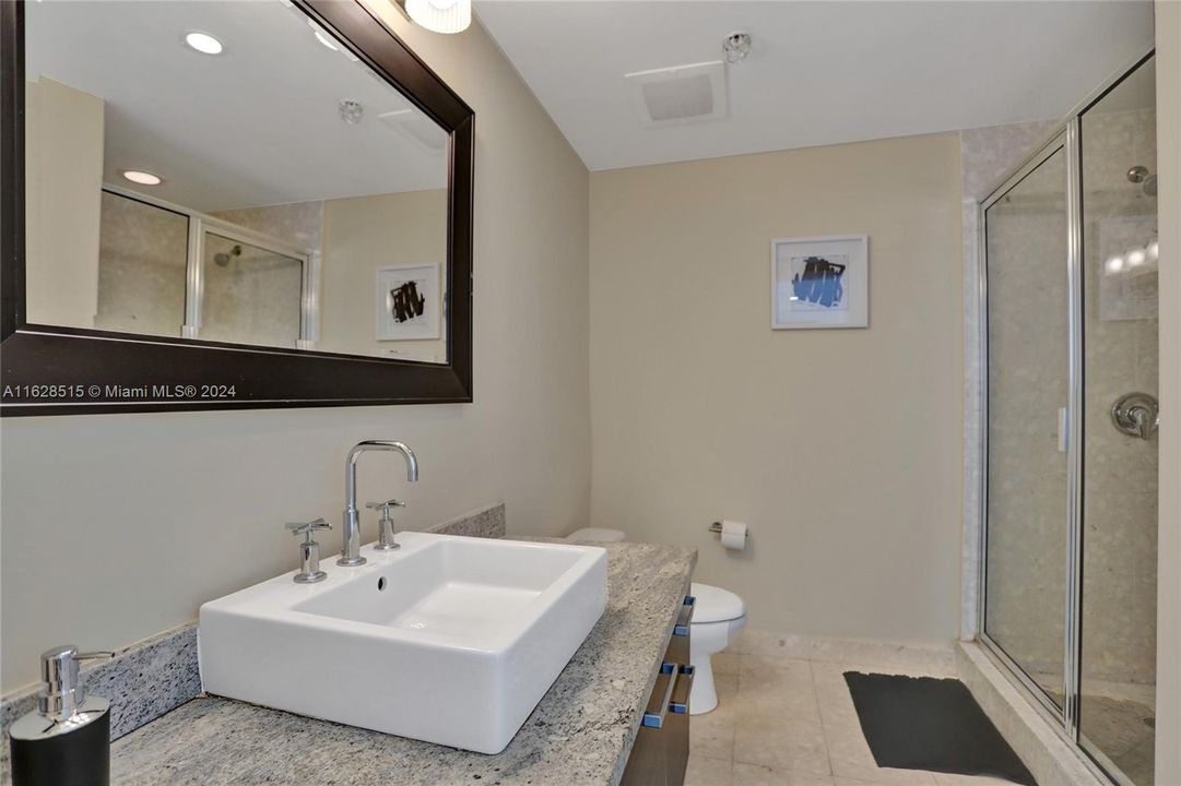 Recently Rented: $2,550 (0 beds, 1 baths, 580 Square Feet)