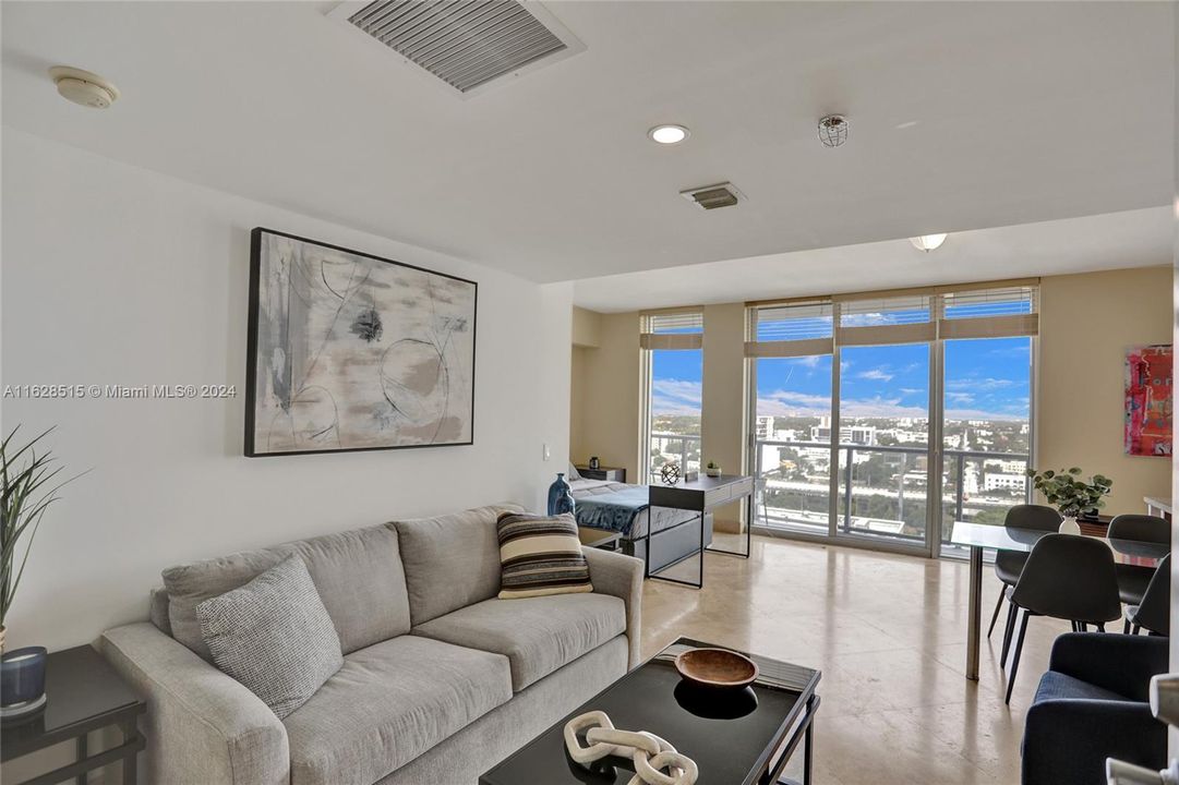 Recently Rented: $2,550 (0 beds, 1 baths, 580 Square Feet)