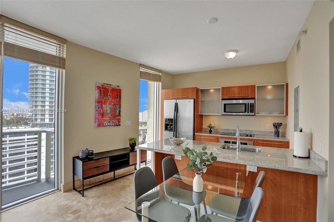 Recently Rented: $2,550 (0 beds, 1 baths, 580 Square Feet)