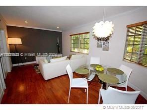 For Sale: $320,000 (1 beds, 2 baths, 720 Square Feet)