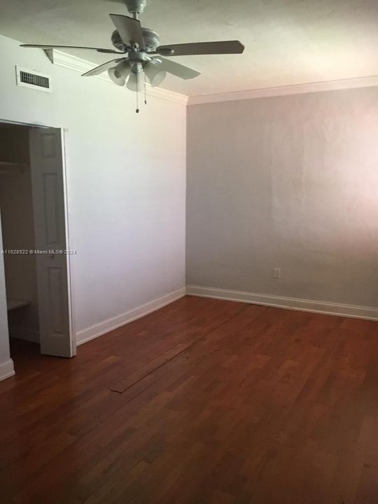 For Sale: $320,000 (1 beds, 2 baths, 720 Square Feet)