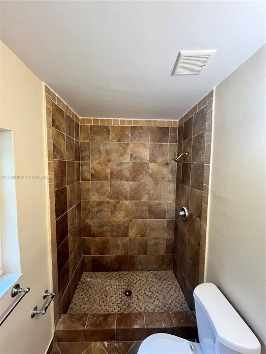 Recently Rented: $2,950 (5 beds, 2 baths, 836 Square Feet)