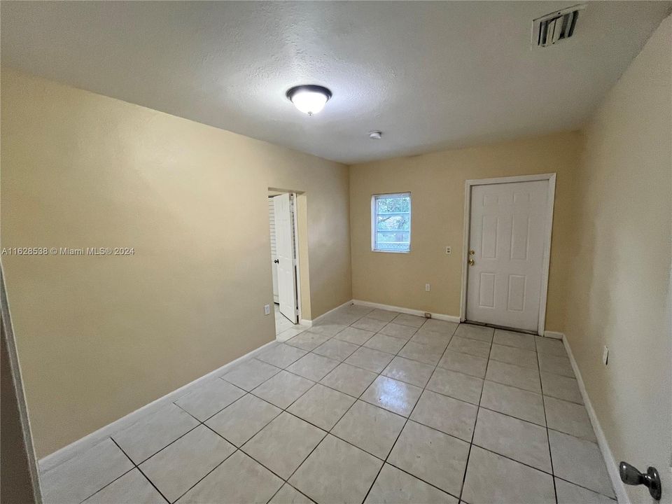 Recently Rented: $2,950 (5 beds, 2 baths, 836 Square Feet)