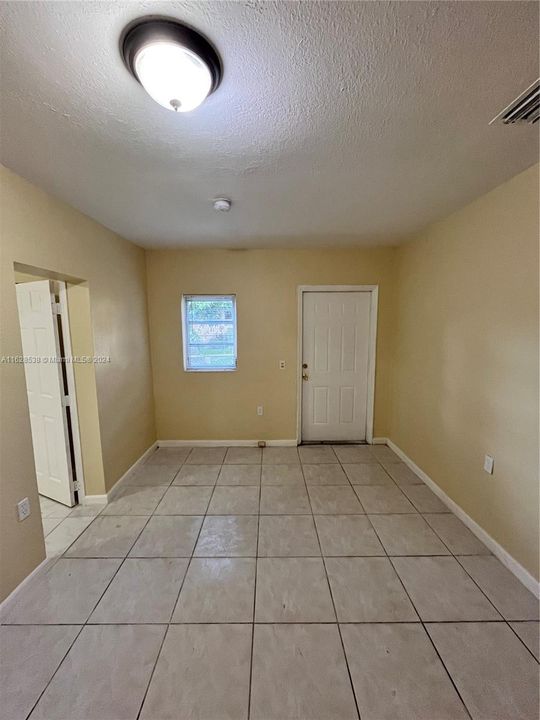 Recently Rented: $2,950 (5 beds, 2 baths, 836 Square Feet)