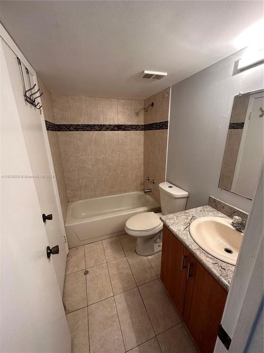 For Sale: $225,000 (1 beds, 1 baths, 813 Square Feet)