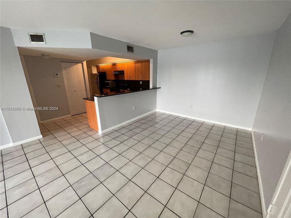 For Sale: $225,000 (1 beds, 1 baths, 813 Square Feet)