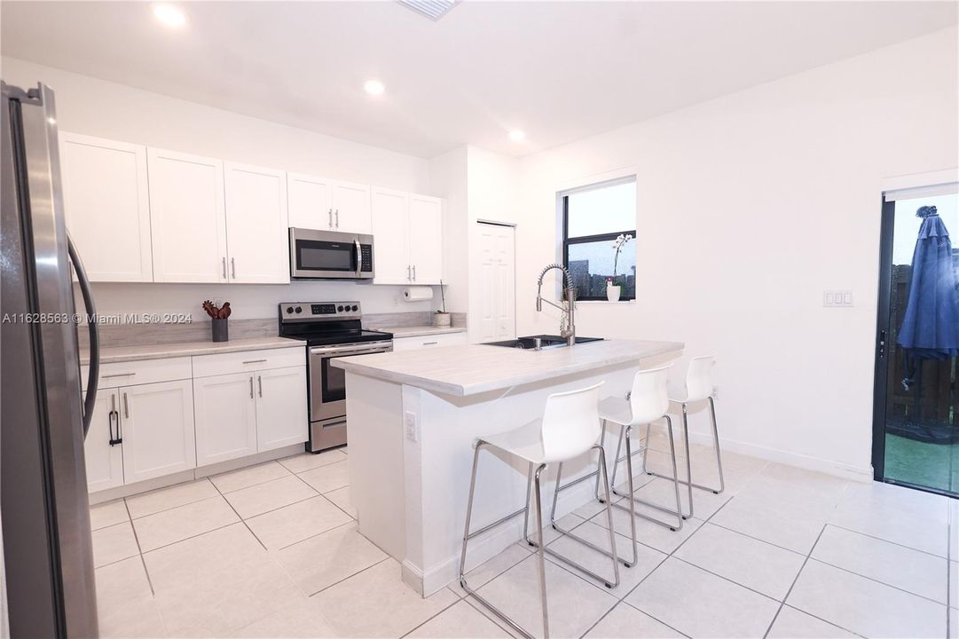 For Sale: $597,000 (3 beds, 2 baths, 1671 Square Feet)