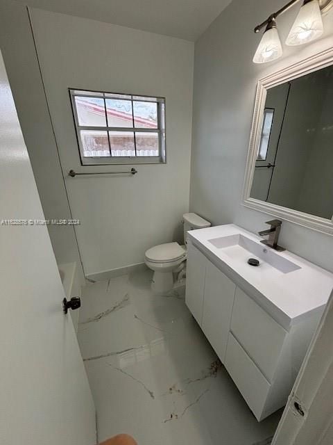 Recently Sold: $699,000 (3 beds, 1 baths, 1027 Square Feet)