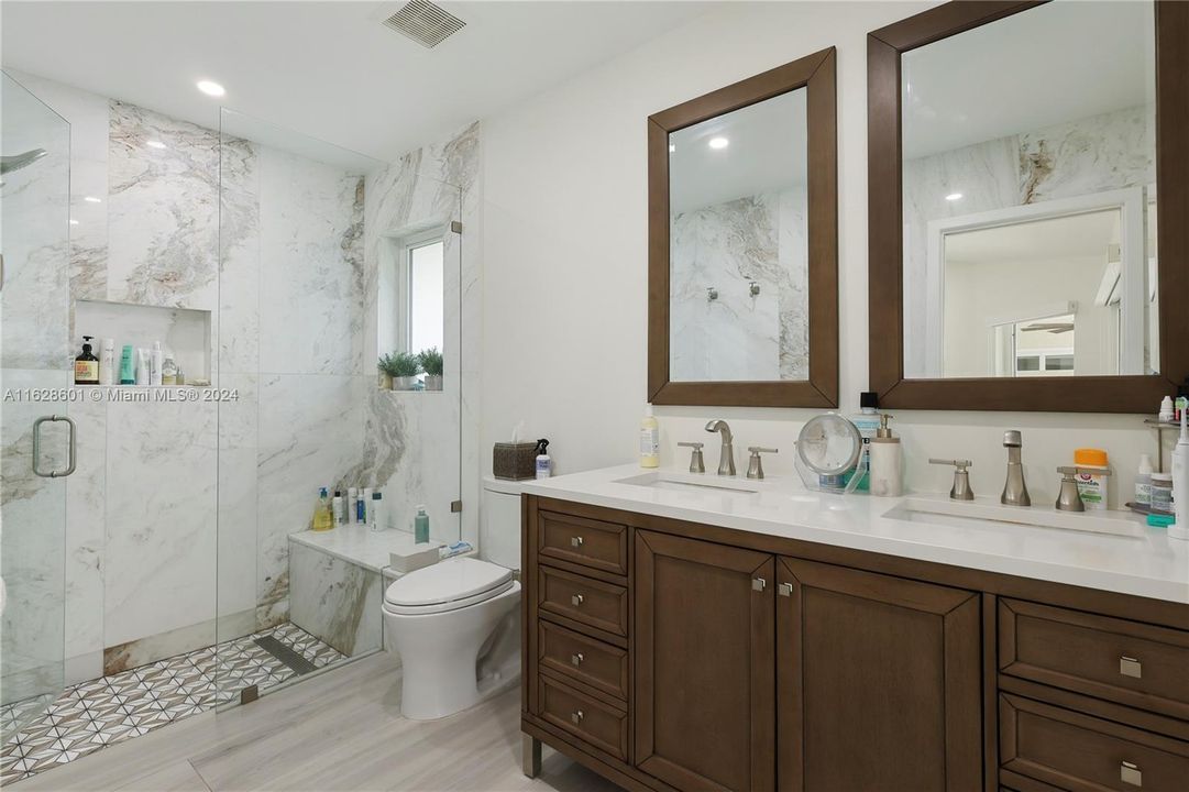 Owner's bathroom