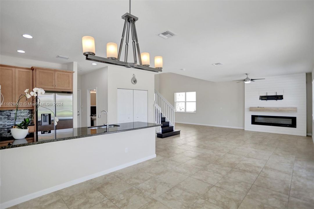 Active With Contract: $3,800 (4 beds, 2 baths, 2365 Square Feet)