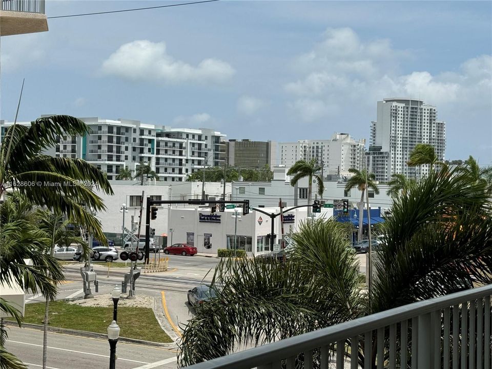 Recently Rented: $2,000 (1 beds, 1 baths, 738 Square Feet)