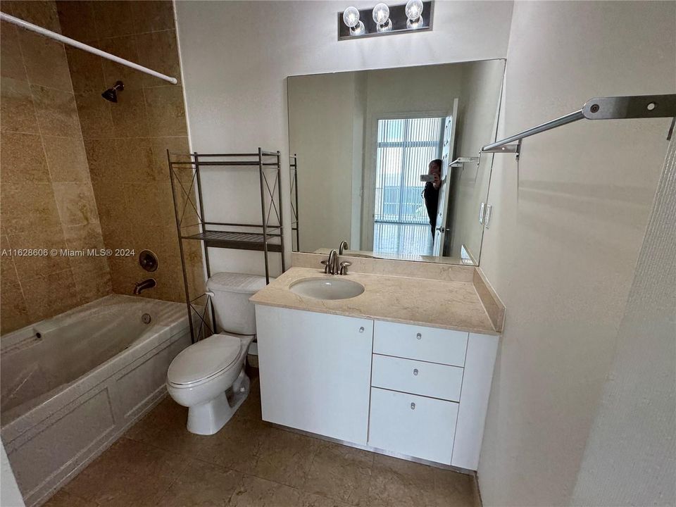 Recently Rented: $2,000 (1 beds, 1 baths, 738 Square Feet)