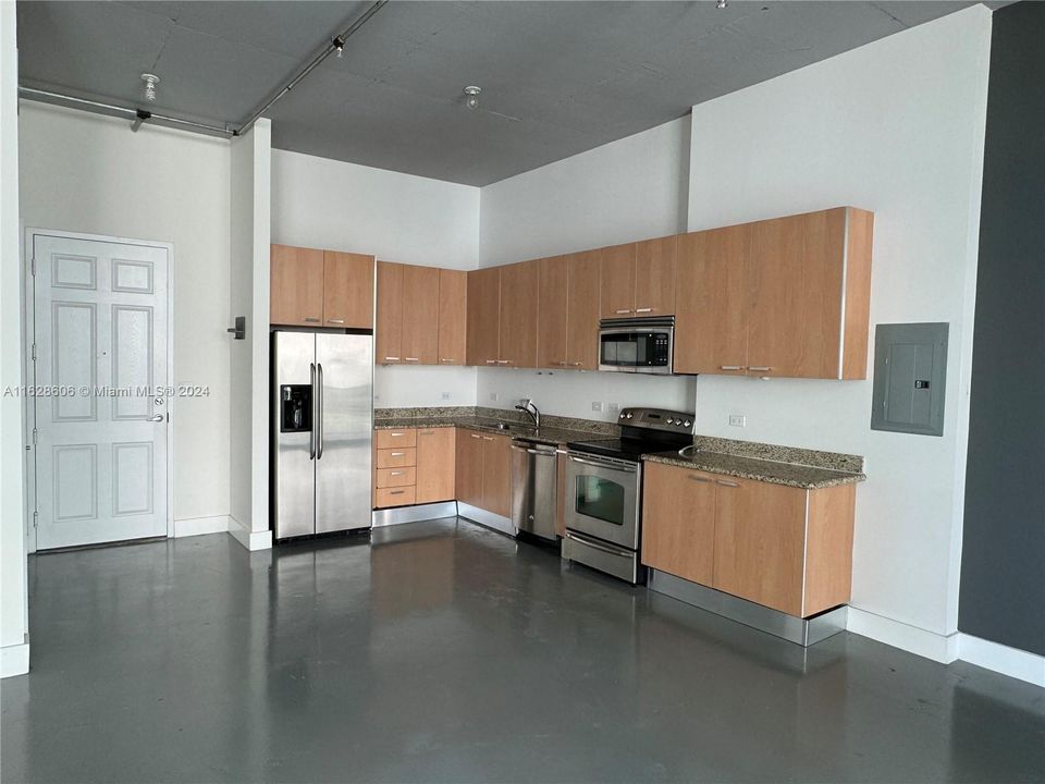 Recently Rented: $2,000 (1 beds, 1 baths, 738 Square Feet)