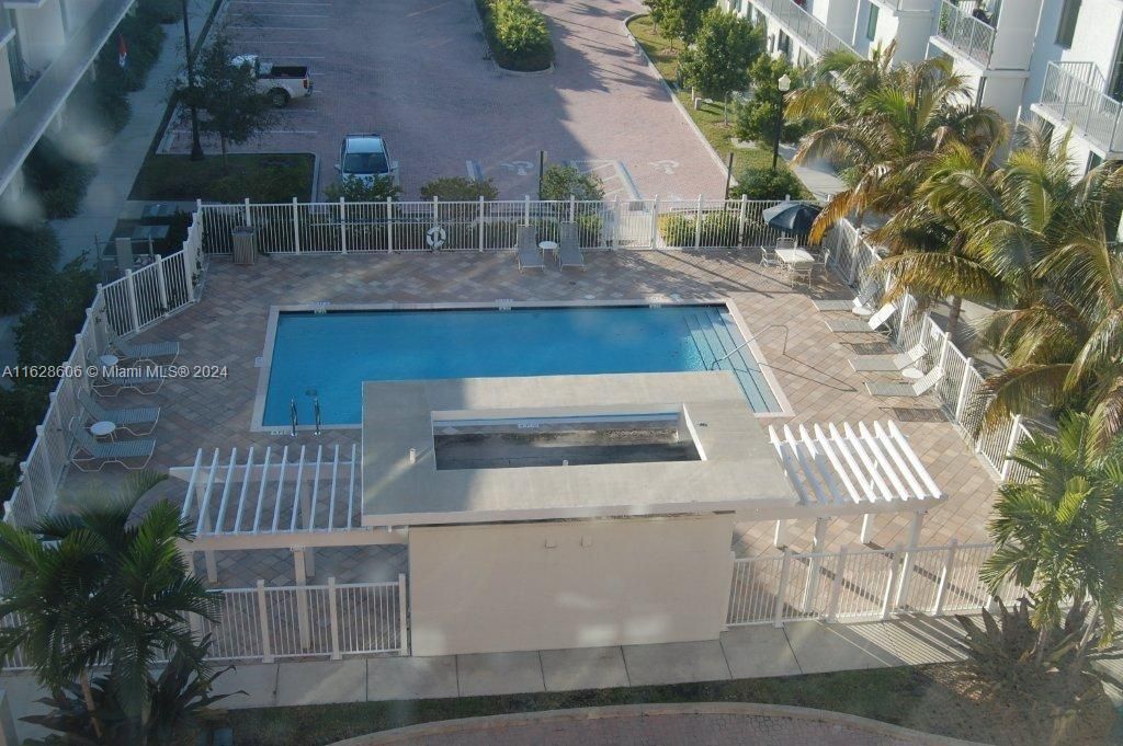 Recently Rented: $2,000 (1 beds, 1 baths, 738 Square Feet)