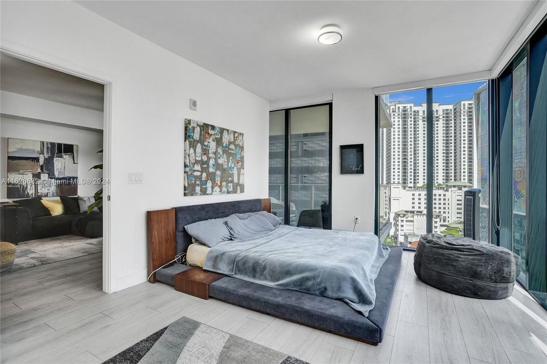 Recently Sold: $725,000 (2 beds, 1 baths, 975 Square Feet)