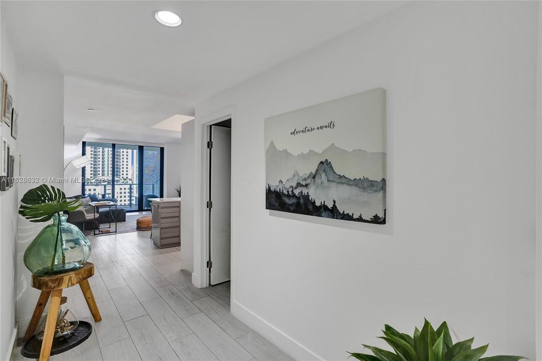 Recently Sold: $725,000 (2 beds, 1 baths, 975 Square Feet)