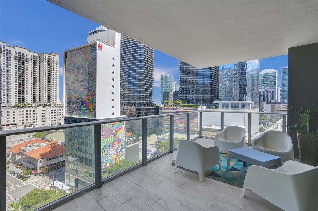 Recently Sold: $725,000 (2 beds, 1 baths, 975 Square Feet)