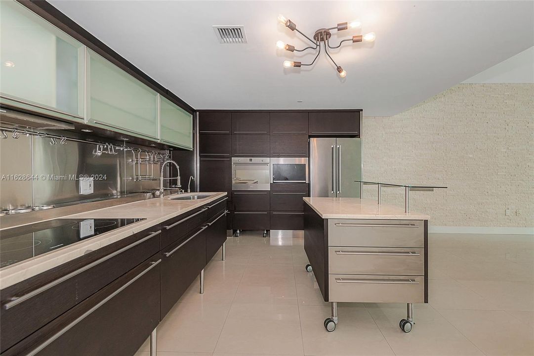 最近租的: $5,750 (2 贝兹, 2 浴室, 1700 平方英尺)