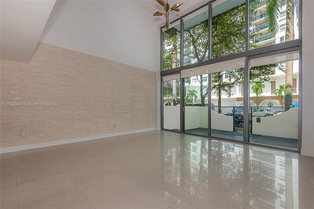 最近租的: $5,750 (2 贝兹, 2 浴室, 1700 平方英尺)