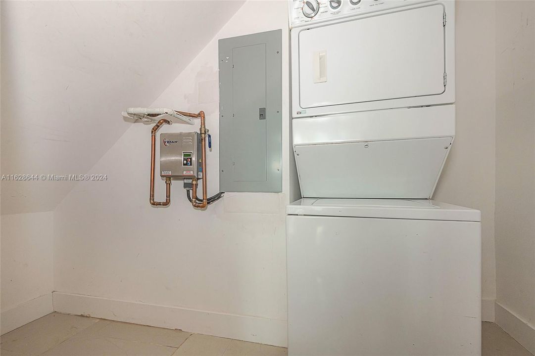 最近租的: $5,750 (2 贝兹, 2 浴室, 1700 平方英尺)