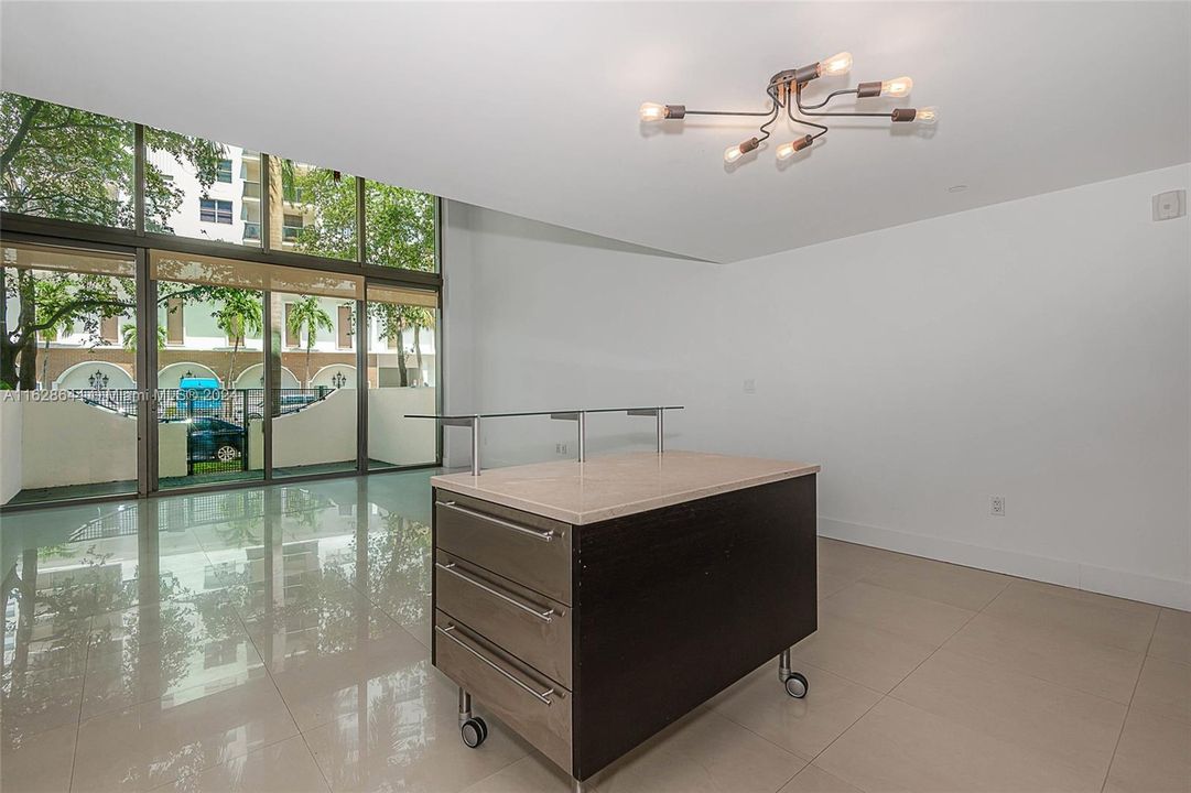 最近租的: $5,750 (2 贝兹, 2 浴室, 1700 平方英尺)