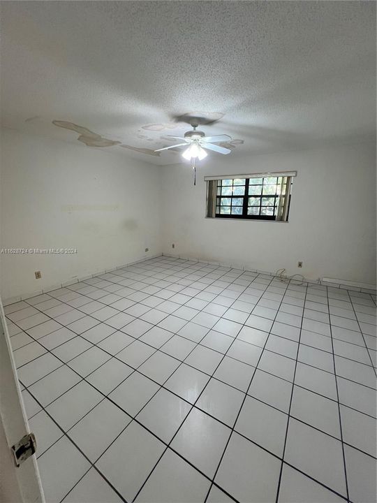 Vendido Recientemente: $1,199,000 (3 camas, 2 baños, 2200 Pies cuadrados)