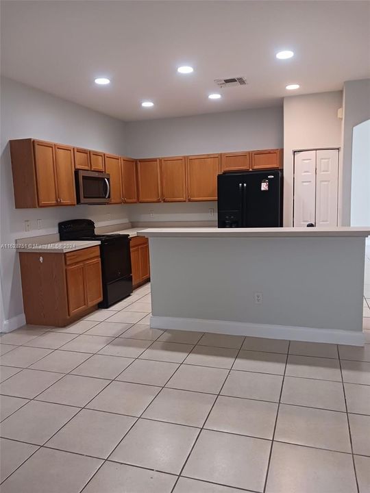 Recently Rented: $2,500 (4 beds, 2 baths, 0 Square Feet)