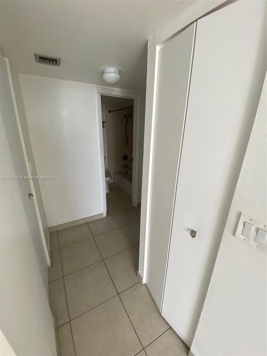 For Sale: $210,000 (1 beds, 1 baths, 741 Square Feet)