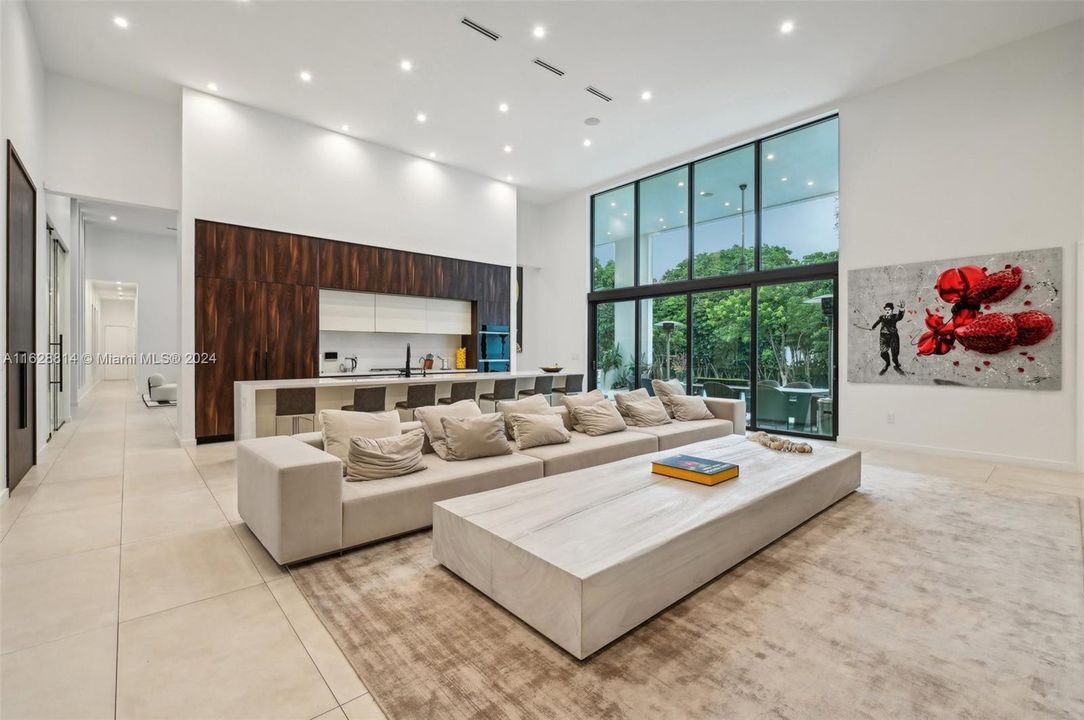 For Sale: $7,895,000 (6 beds, 7 baths, 6530 Square Feet)