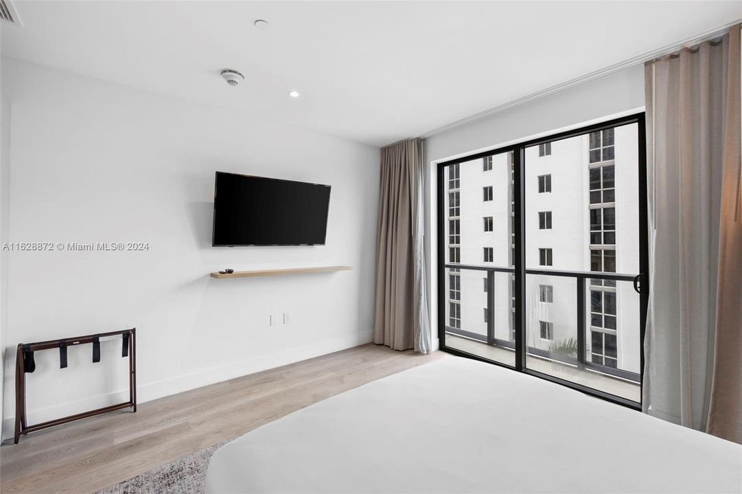 For Sale: $515,000 (1 beds, 1 baths, 466 Square Feet)