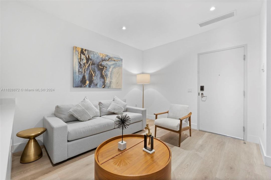 For Sale: $515,000 (1 beds, 1 baths, 466 Square Feet)