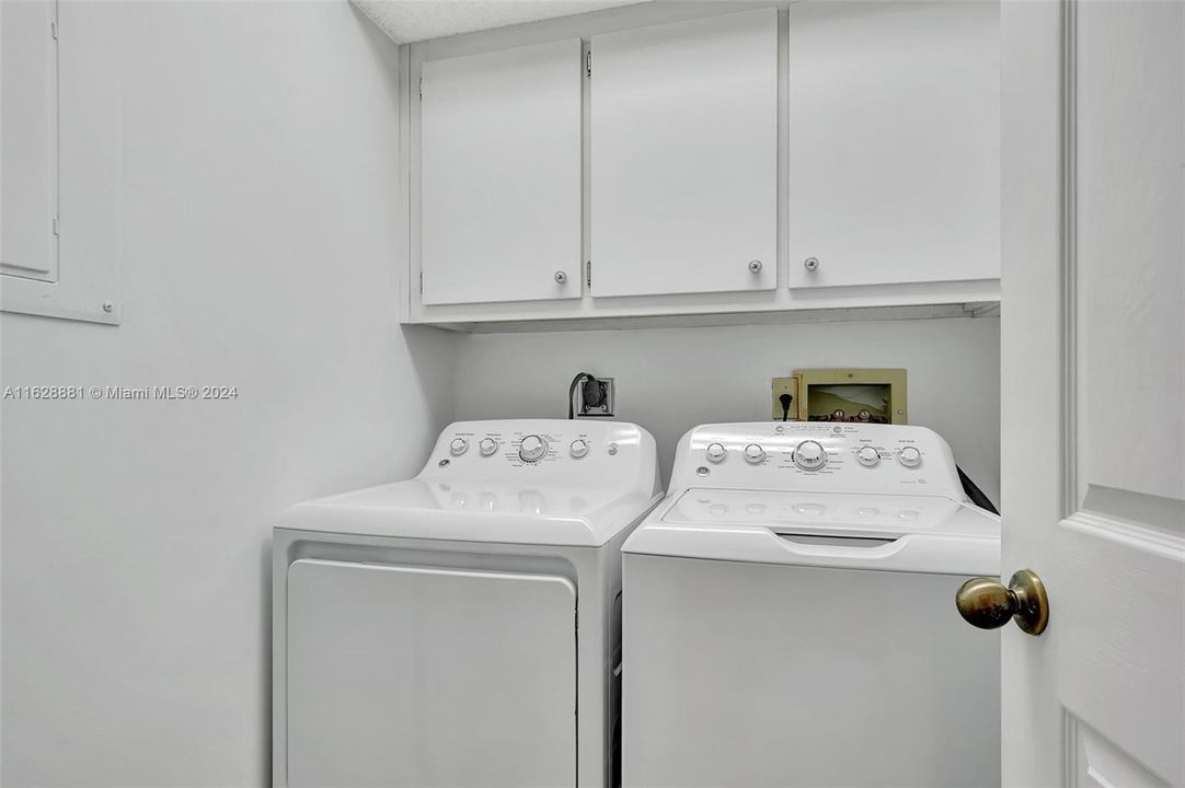 For Sale: $280,000 (2 beds, 2 baths, 1500 Square Feet)