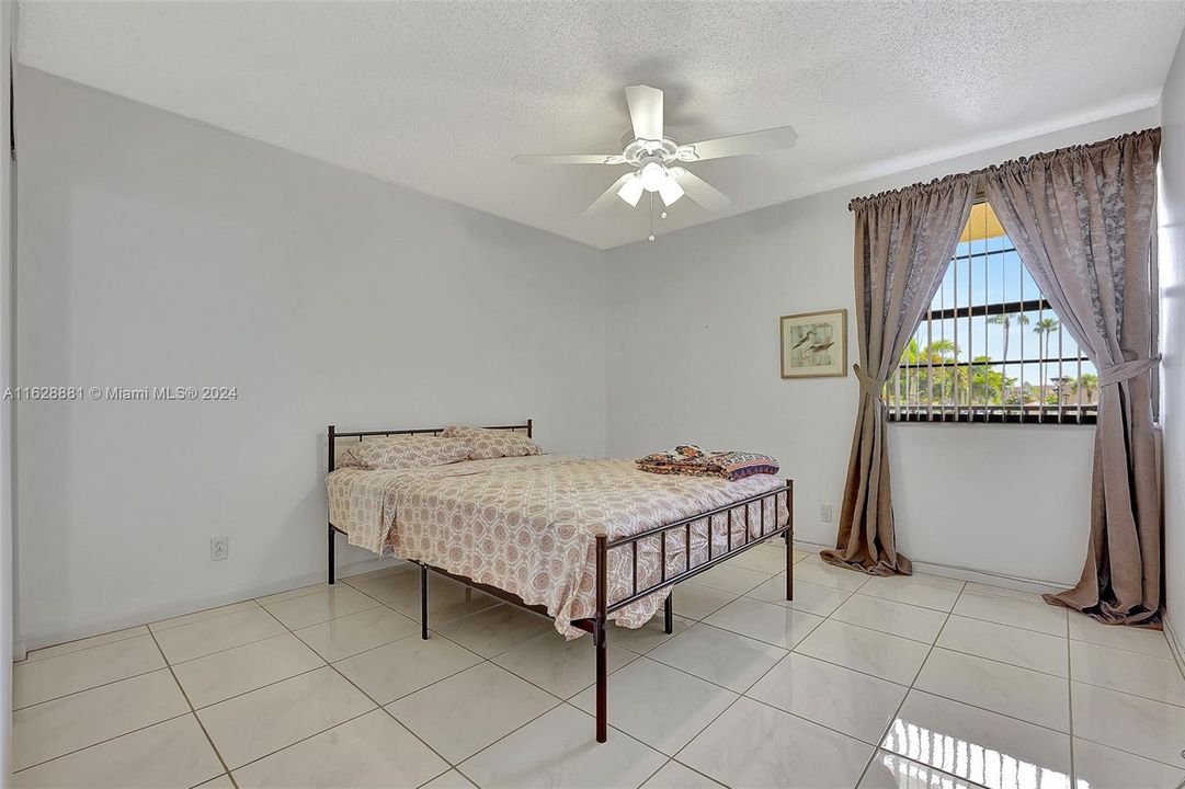 For Sale: $280,000 (2 beds, 2 baths, 1500 Square Feet)