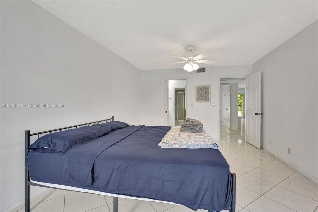 For Sale: $280,000 (2 beds, 2 baths, 1500 Square Feet)