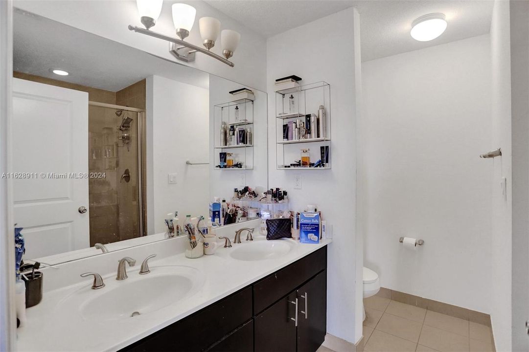 Recently Rented: $3,550 (3 beds, 2 baths, 1798 Square Feet)