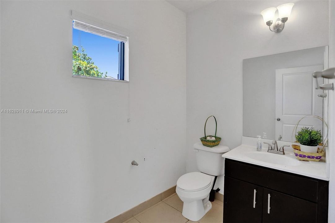 Recently Rented: $3,550 (3 beds, 2 baths, 1798 Square Feet)