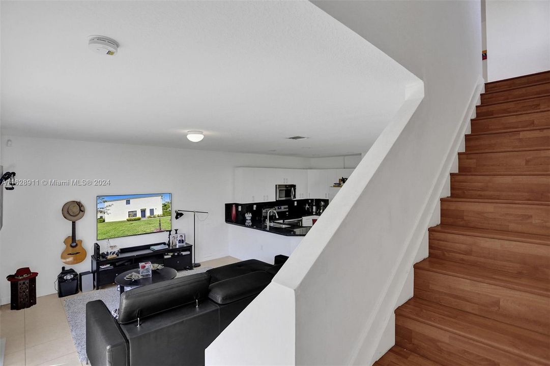 Recently Rented: $3,550 (3 beds, 2 baths, 1798 Square Feet)