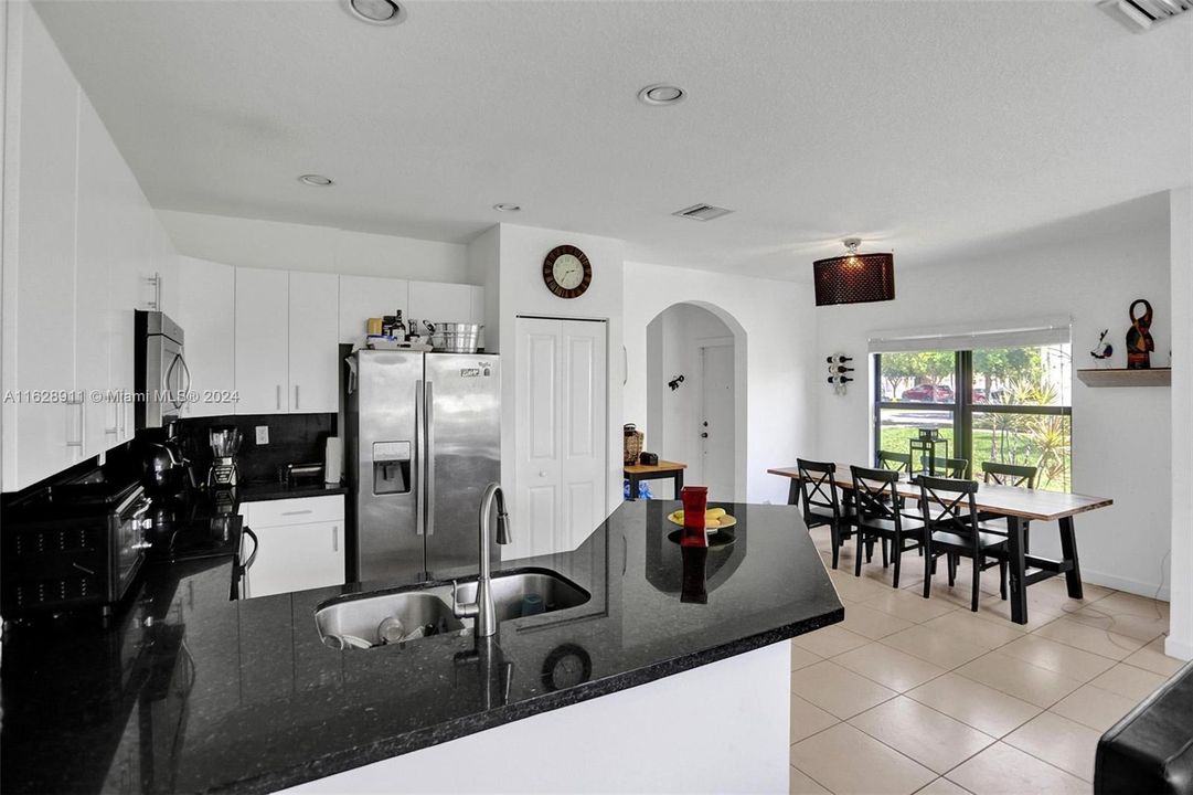 Recently Rented: $3,550 (3 beds, 2 baths, 1798 Square Feet)