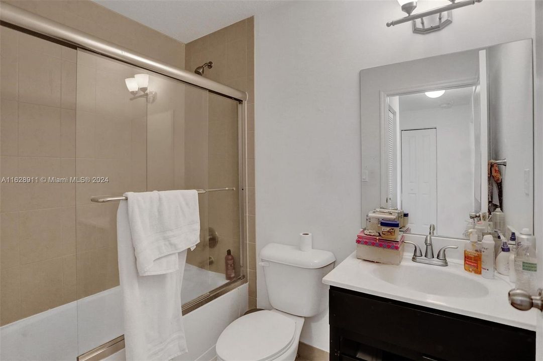 Recently Rented: $3,550 (3 beds, 2 baths, 1798 Square Feet)