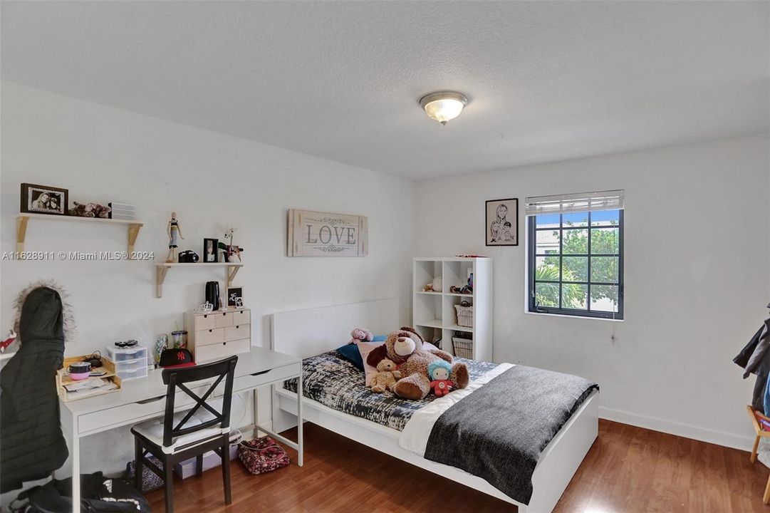 Recently Rented: $3,550 (3 beds, 2 baths, 1798 Square Feet)