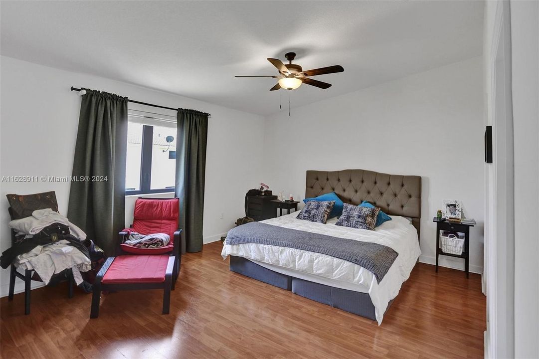 Recently Rented: $3,550 (3 beds, 2 baths, 1798 Square Feet)