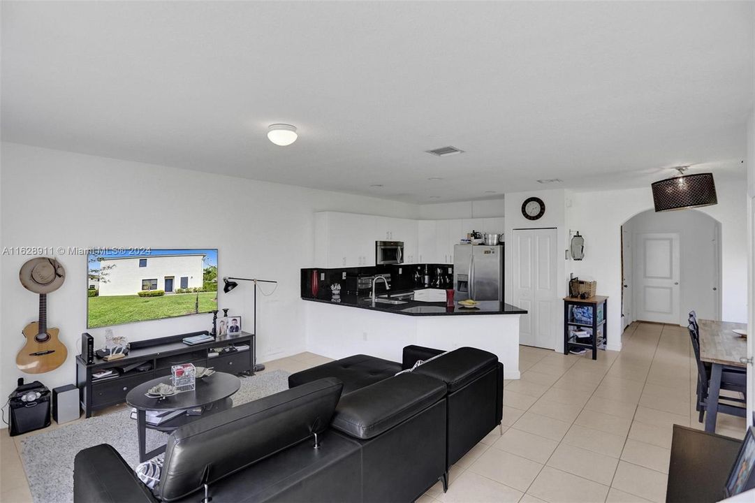 Recently Rented: $3,550 (3 beds, 2 baths, 1798 Square Feet)