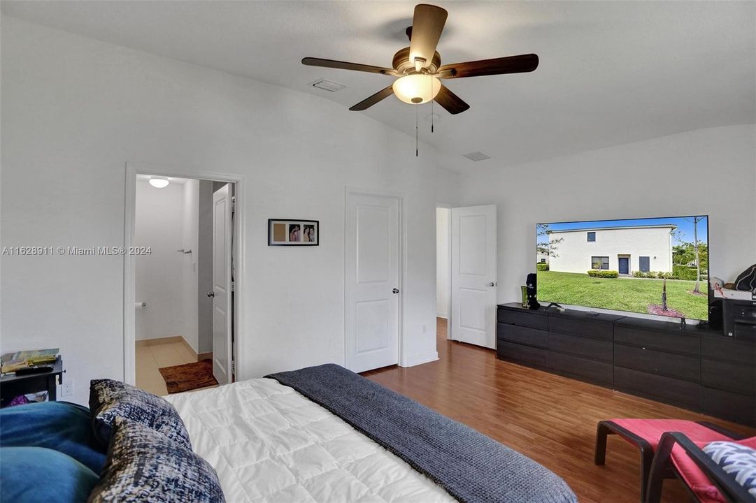 Recently Rented: $3,550 (3 beds, 2 baths, 1798 Square Feet)