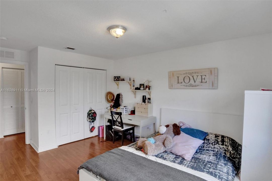 Recently Rented: $3,550 (3 beds, 2 baths, 1798 Square Feet)