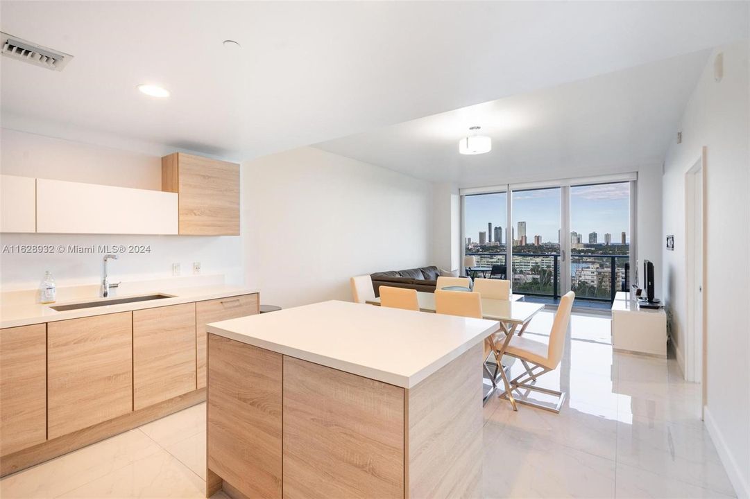 Active With Contract: $3,700 (2 beds, 2 baths, 1107 Square Feet)