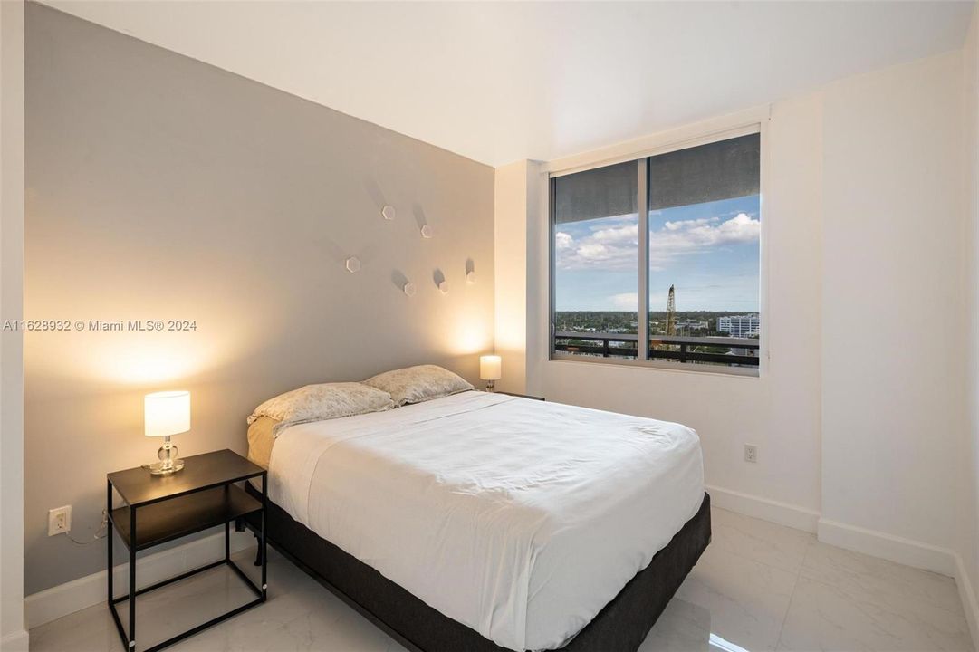 Active With Contract: $3,700 (2 beds, 2 baths, 1107 Square Feet)