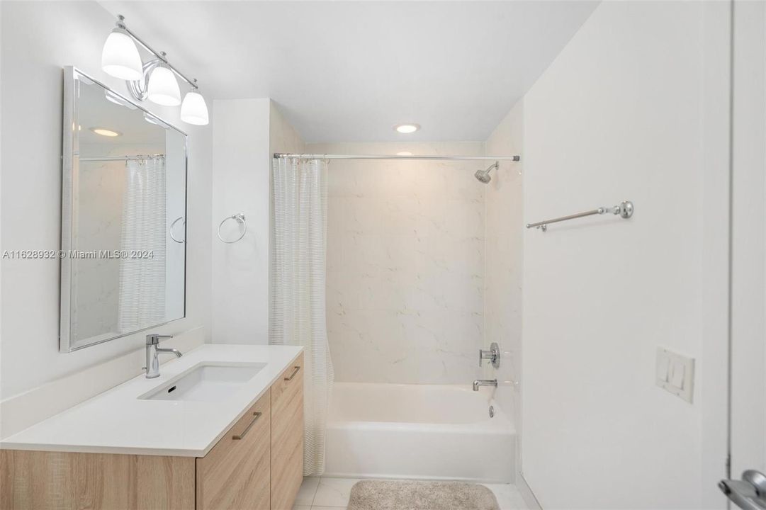 Active With Contract: $3,700 (2 beds, 2 baths, 1107 Square Feet)